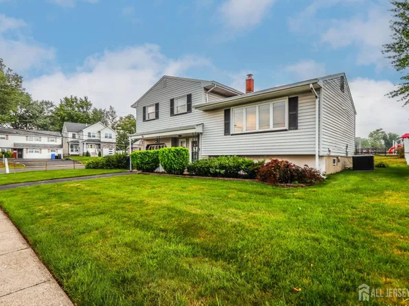 5 Thelma Ct, Colonia, NJ 07067