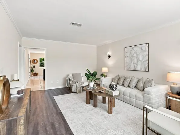 7635 Fallbrook Ave, Canoga Park, CA 91304