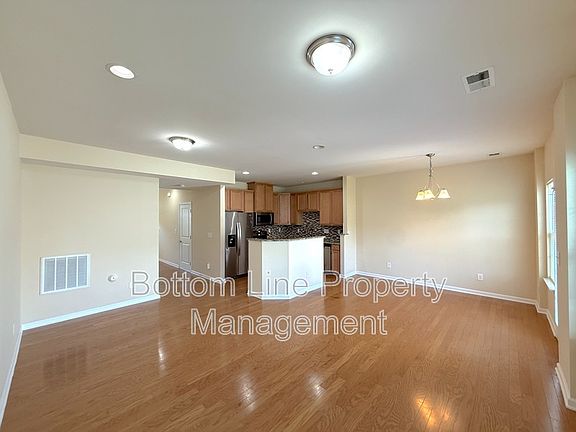 5th image of 2432 Silverthorn Dr