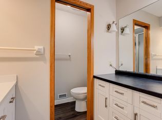 6211 W 98th St, Bloomington, MN 55438