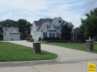 2825 Whitney Dr, Sedalia, MO 65301