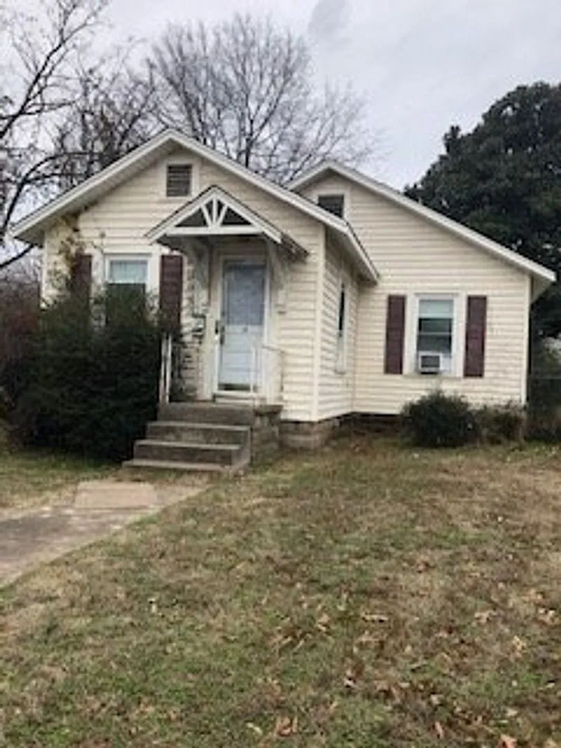 Three Bed, One Bath Home — Photo 1