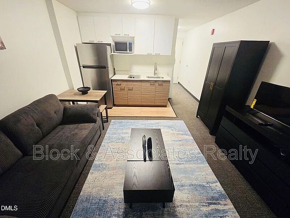 4th image of 5104 Hollyridge Dr #207