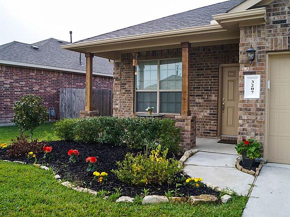 Beautiful curb appeal in the landscaping welcomes you home!