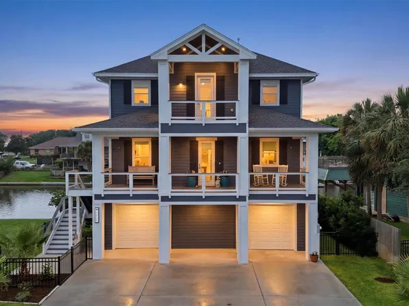 12728 E Conquistador Dr, Galveston, TX 77554