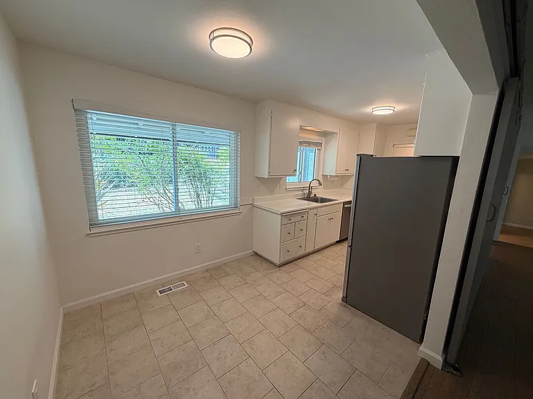 2087 Donald Dr — Photo 4