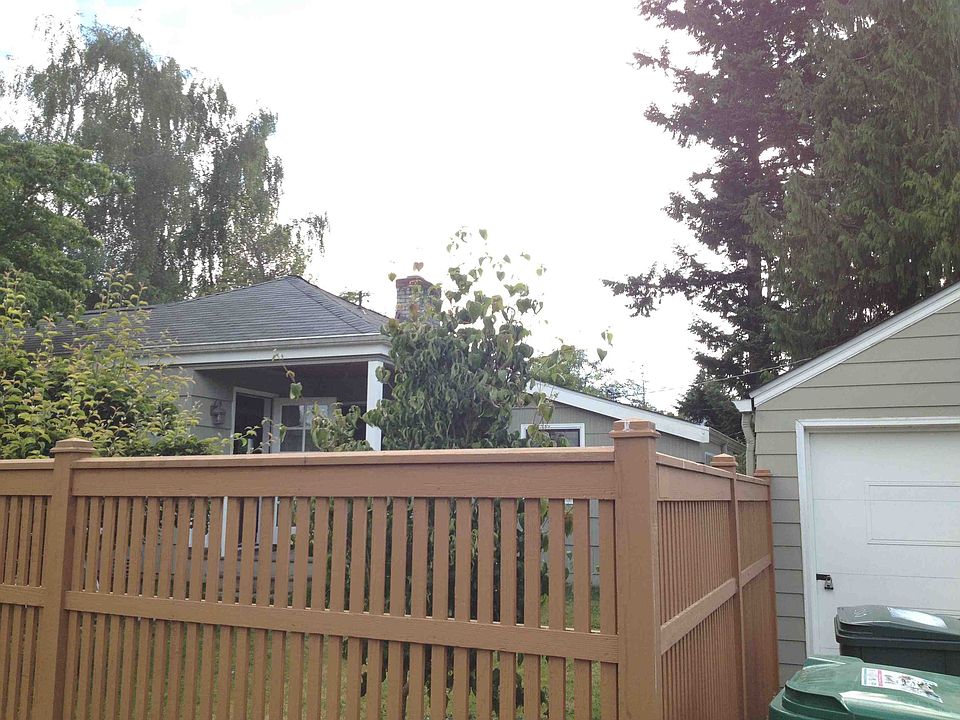 2nd image of 2310 NE 81st Pl