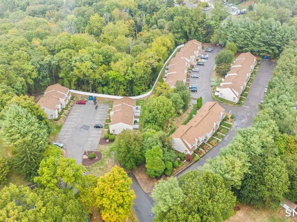 3 Macintosh Lane #3, Ansonia, CT 06401