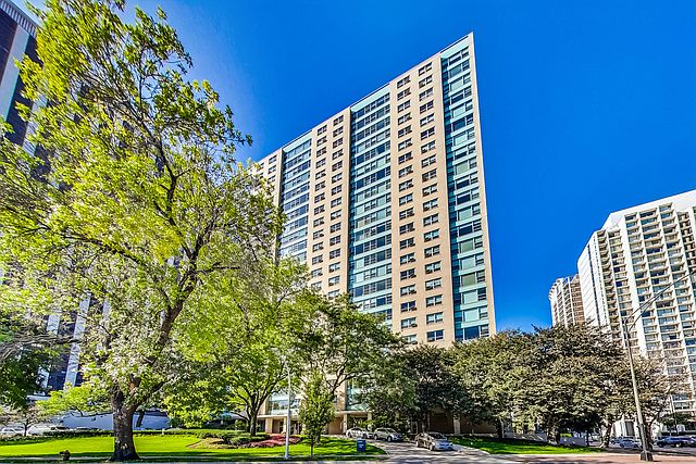 1st image of 3180 N Lake Shore Dr APT 2E