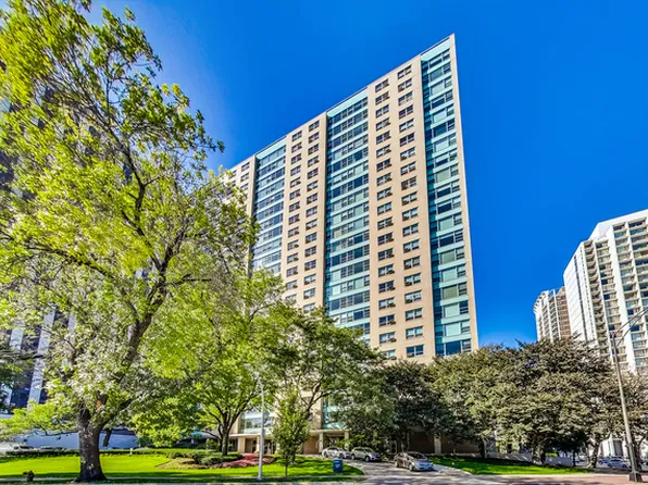 3180 N Lake Shore Dr APT 2E, Chicago, IL 60657