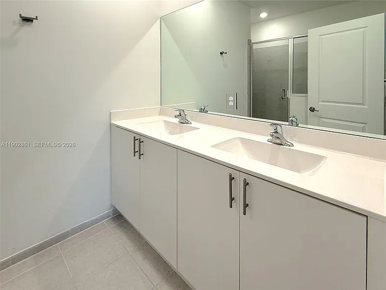 1060 SE 26th Ter #0 — Photo 14