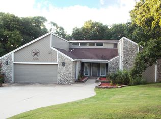 5200 Bonney Dr, Edmond, OK 73034