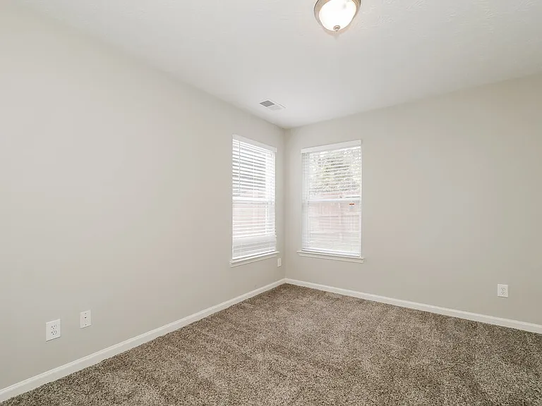 8416 Somerton Cir — Photo 12