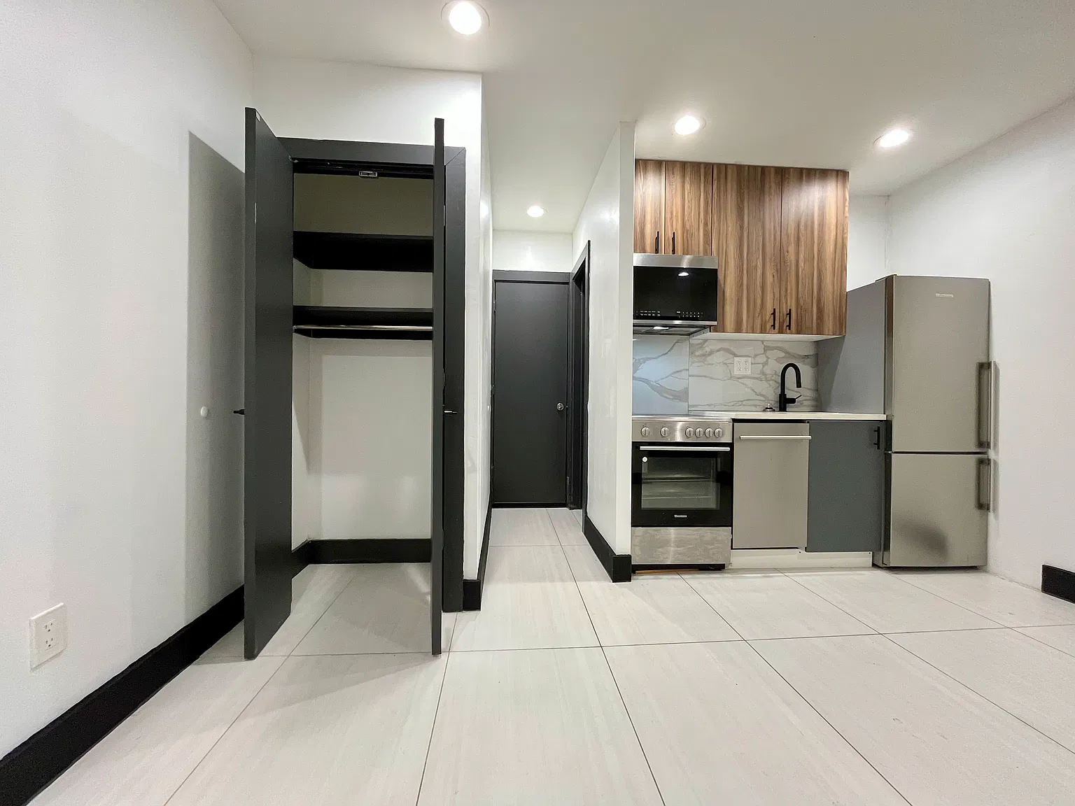 1614 Harrison St — Photo 3