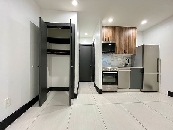 3rd image of 1614 Harrison St #1B