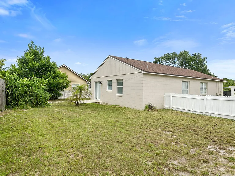 301 S Capen Ave — Photo 25
