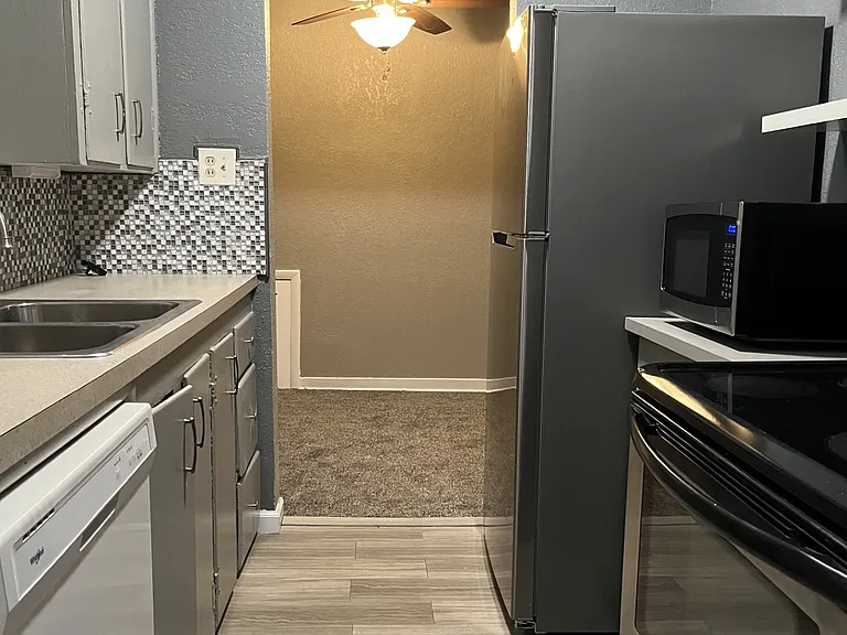 330 N Gordon Ave — Photo 5
