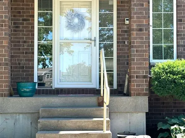 4873 Cardigan Ln, Iowa City, IA 52245