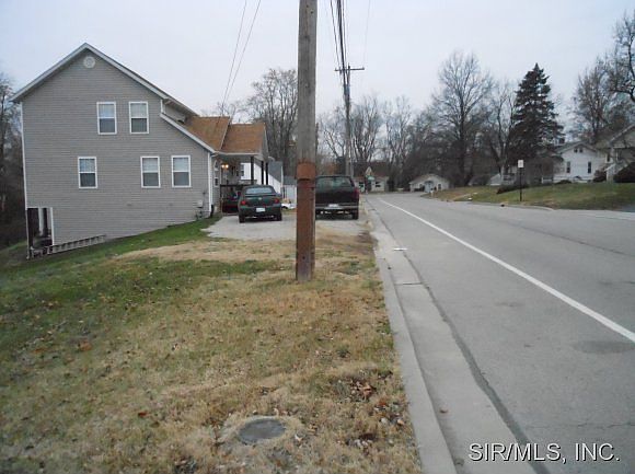 2nd image of 1118 Saint Clair Ave