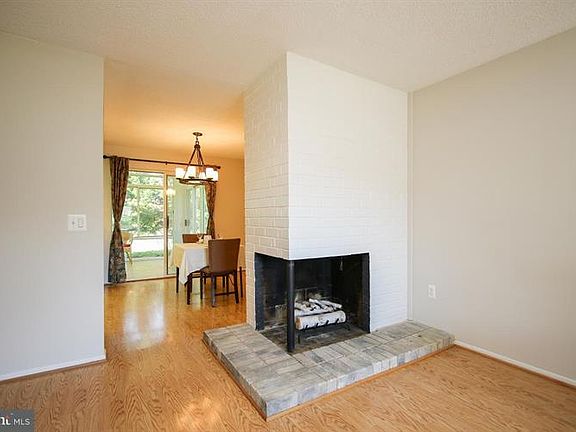 5th image of 15411 Bassett Ln #24-C