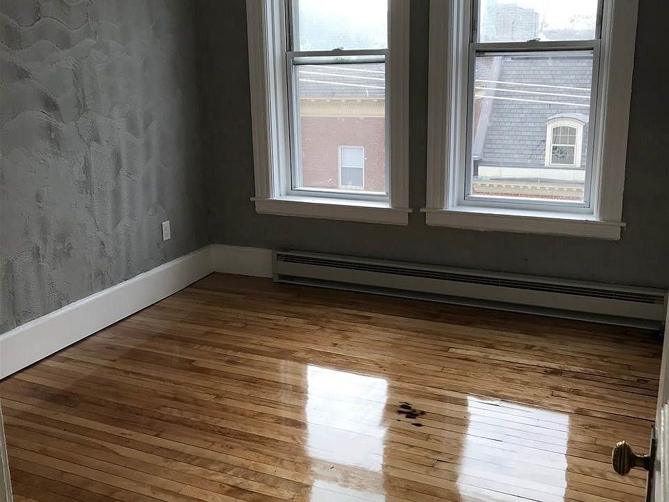 2nd image of 4 N State St APT 4C