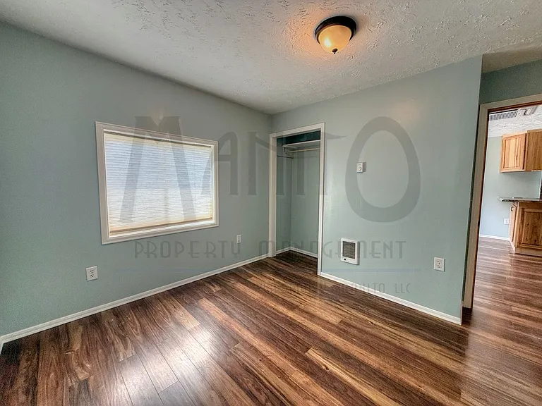 3642 W Wellesley Ave — Photo 9