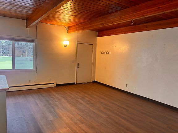 2nd image of 812 W 29th Pl APT 14