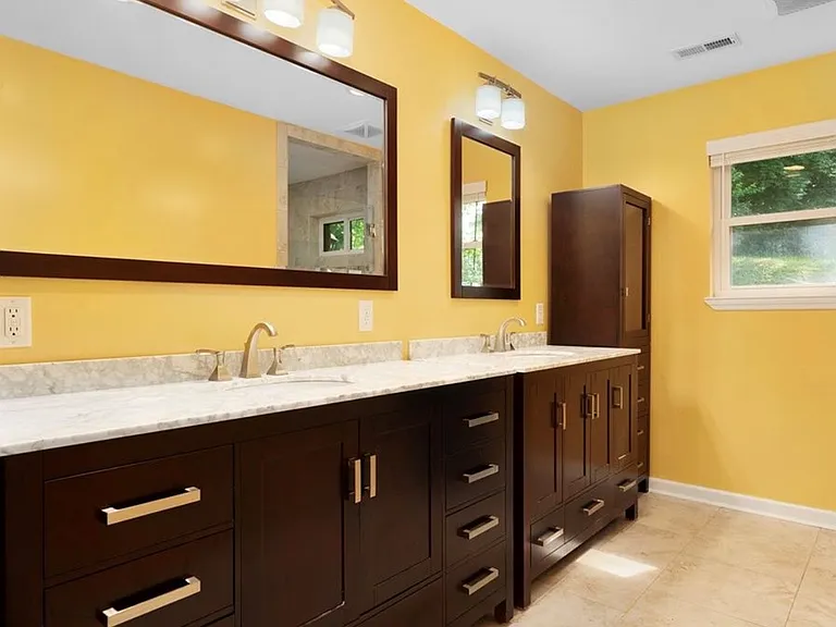 711 Barton Ave — Photo 14