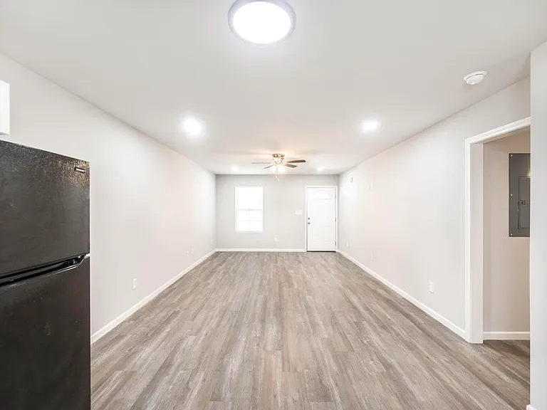 205 Doyle St #2 — Photo 11