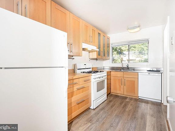 4th image of 10631 Weymouth St APT 101