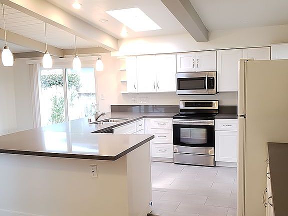 3rd image of 2806 Gobat Ave