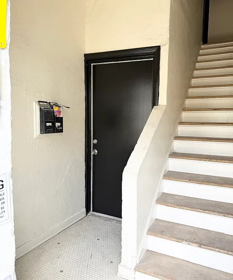 5916 1/2 Willoughby Ave — Photo 43