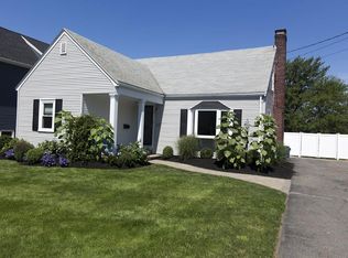 251 Lynn St, Peabody, MA 01960