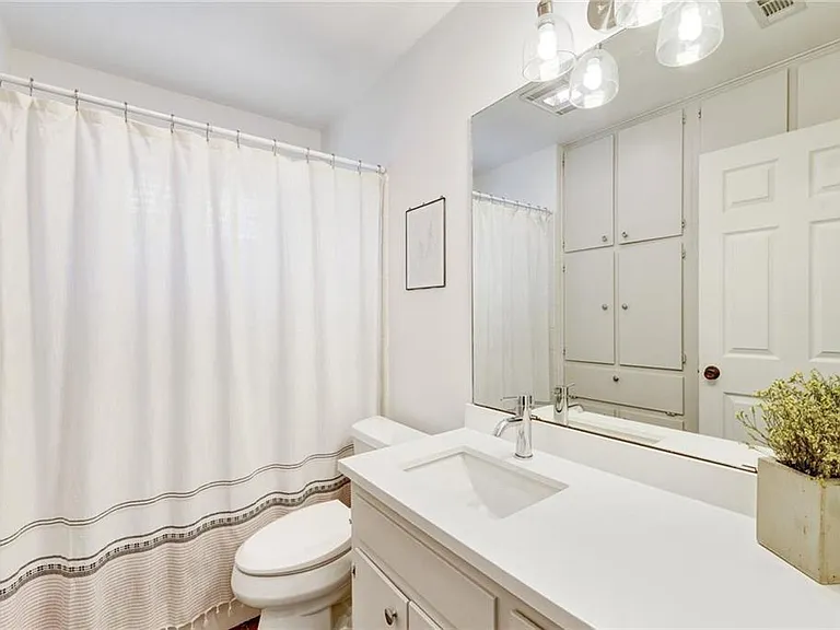 13313 Effingham St — Photo 22