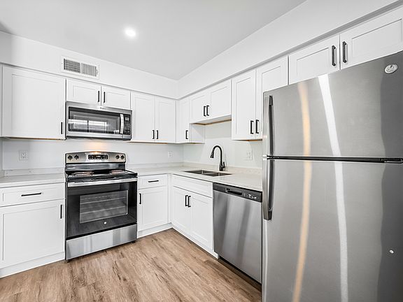 5th image of 3133 E Fairmount Ave #3133