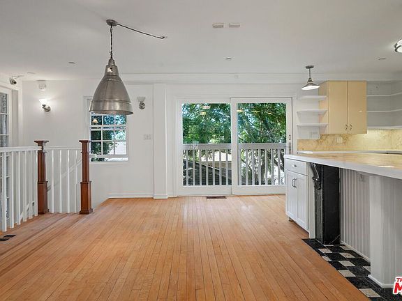 5th image of 583 Venice Blvd Unit 1/2