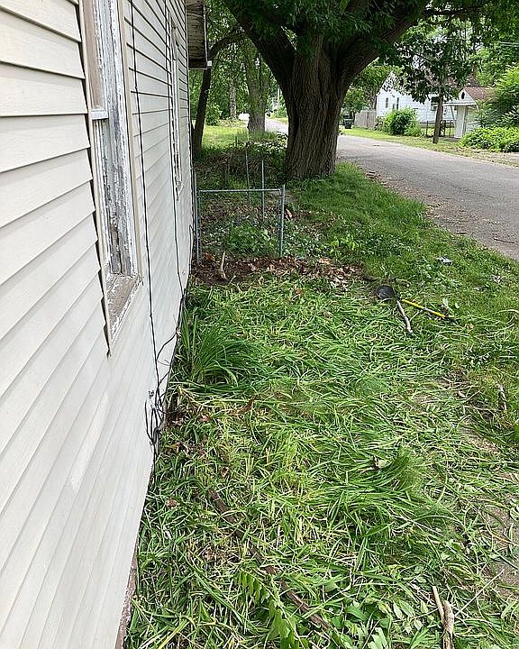 2nd image of 15802 Lamphere St