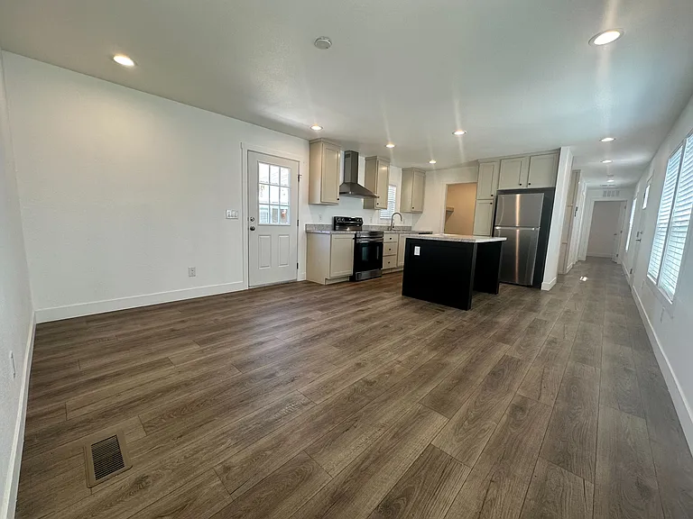 2060 N Ctr #381 — Photo 6