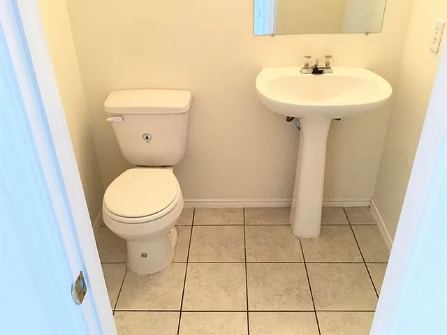 1004 Ashland Ct — Photo 6