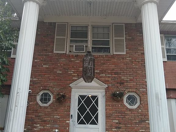 2nd image of 8 Bridle Path Dr