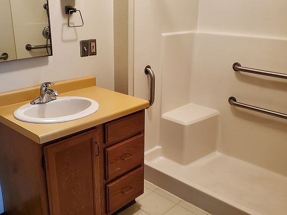 4th image of 321 S Immell St #6-8