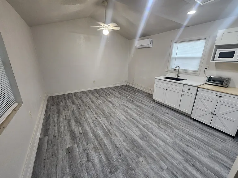 5317 1/2 Gulfport Blvd #B — Photo 1
