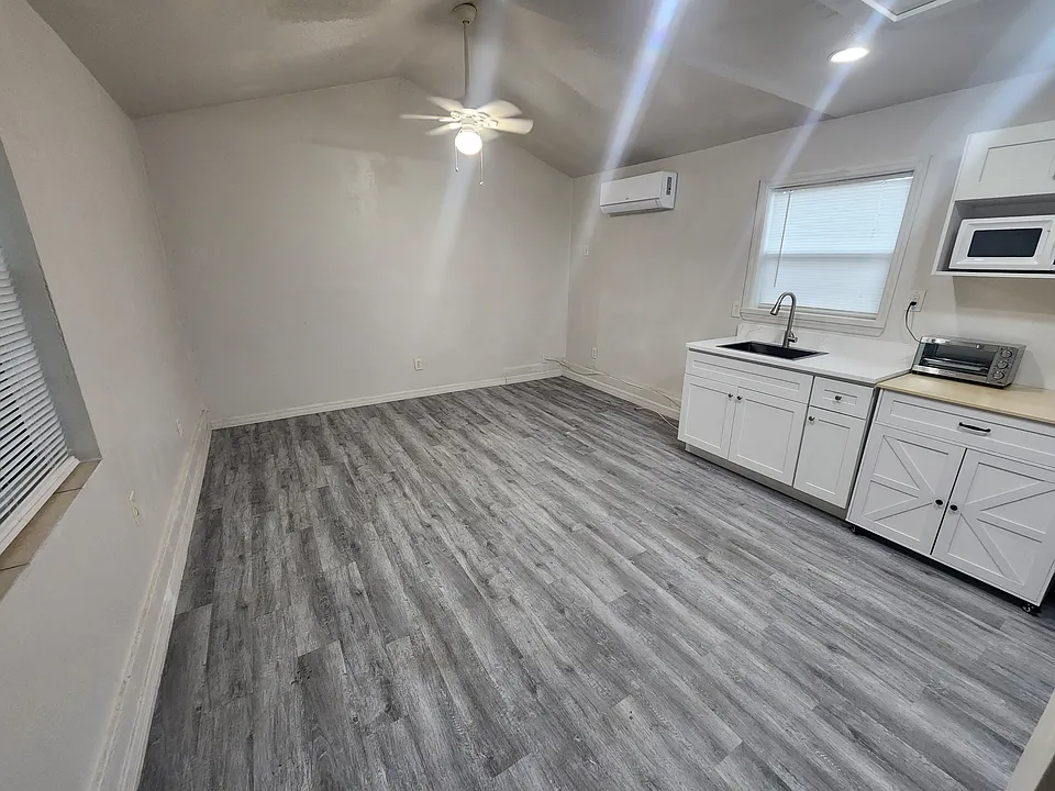 5317 1/2 Gulfport Blvd #B