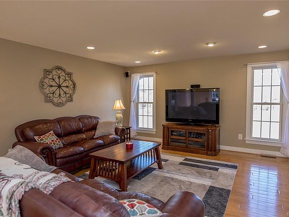 3rd image of 3755 Autumn Hills Ln