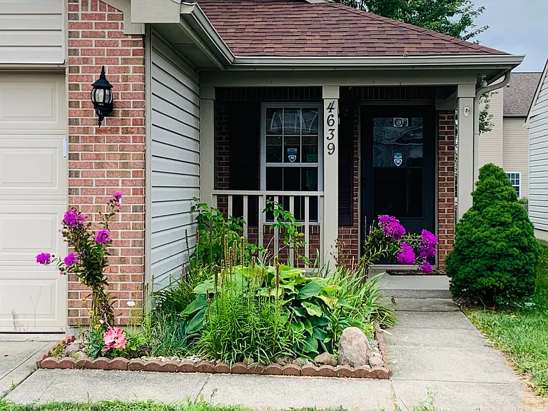 4639 Whitham Ln — Photo 2