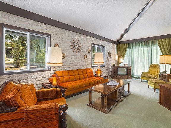 2nd image of 1818 Vance Cir