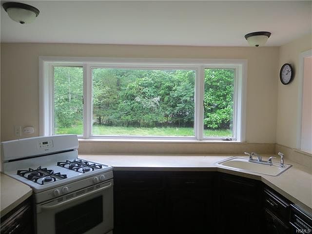 1st image of 140 Camp Hill Rd