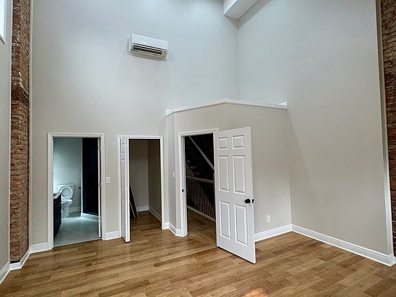 5th image of 1426 W 81st St