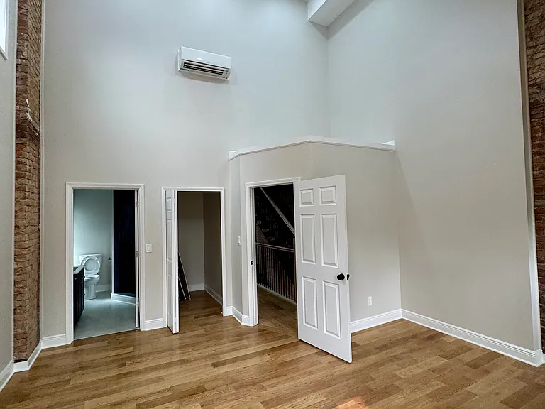 1426 W 81st St — Photo 5