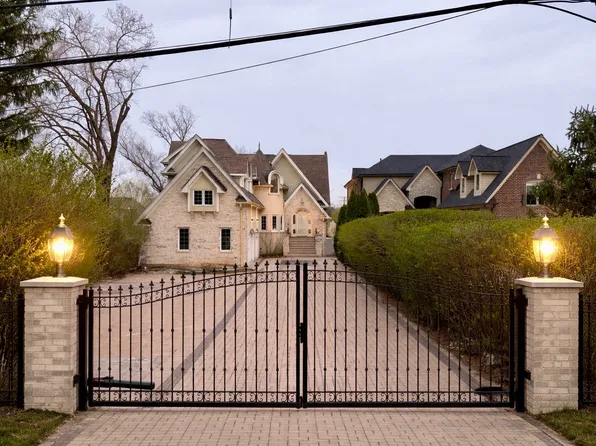 7381 S Madison St, Burr Ridge, IL 60527